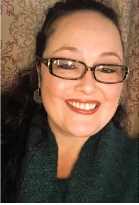 Jenn Campbell artist headshot smiling – artist and children's author